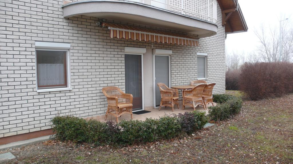 דירות Alsóörs Nyarido Apartman מראה חיצוני תמונה