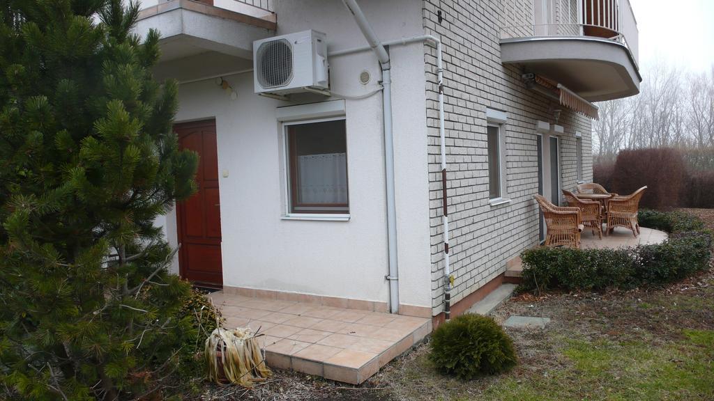 דירות Alsóörs Nyarido Apartman מראה חיצוני תמונה