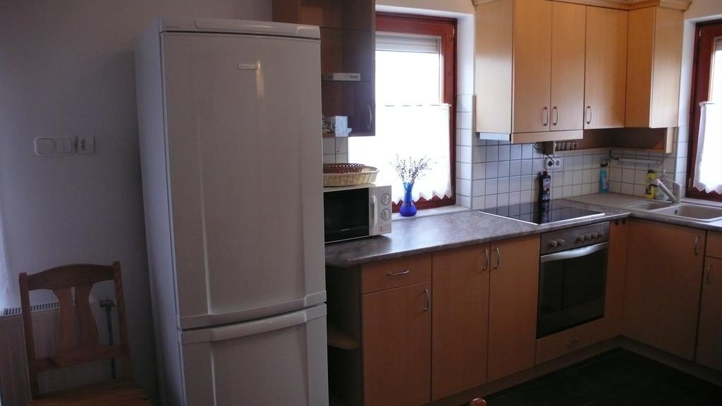דירות Alsóörs Nyarido Apartman מראה חיצוני תמונה