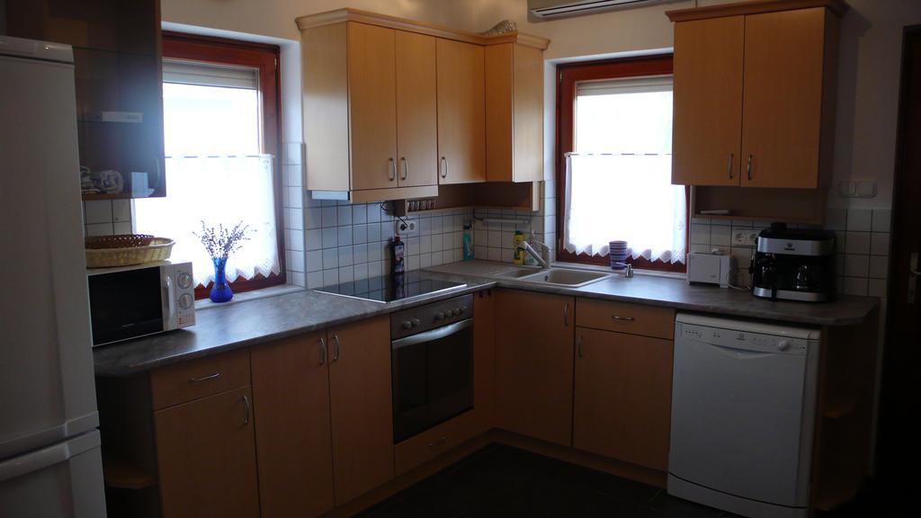 דירות Alsóörs Nyarido Apartman מראה חיצוני תמונה