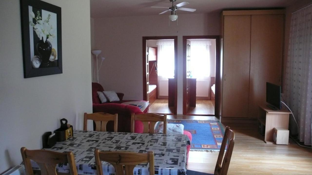 דירות Alsóörs Nyarido Apartman מראה חיצוני תמונה