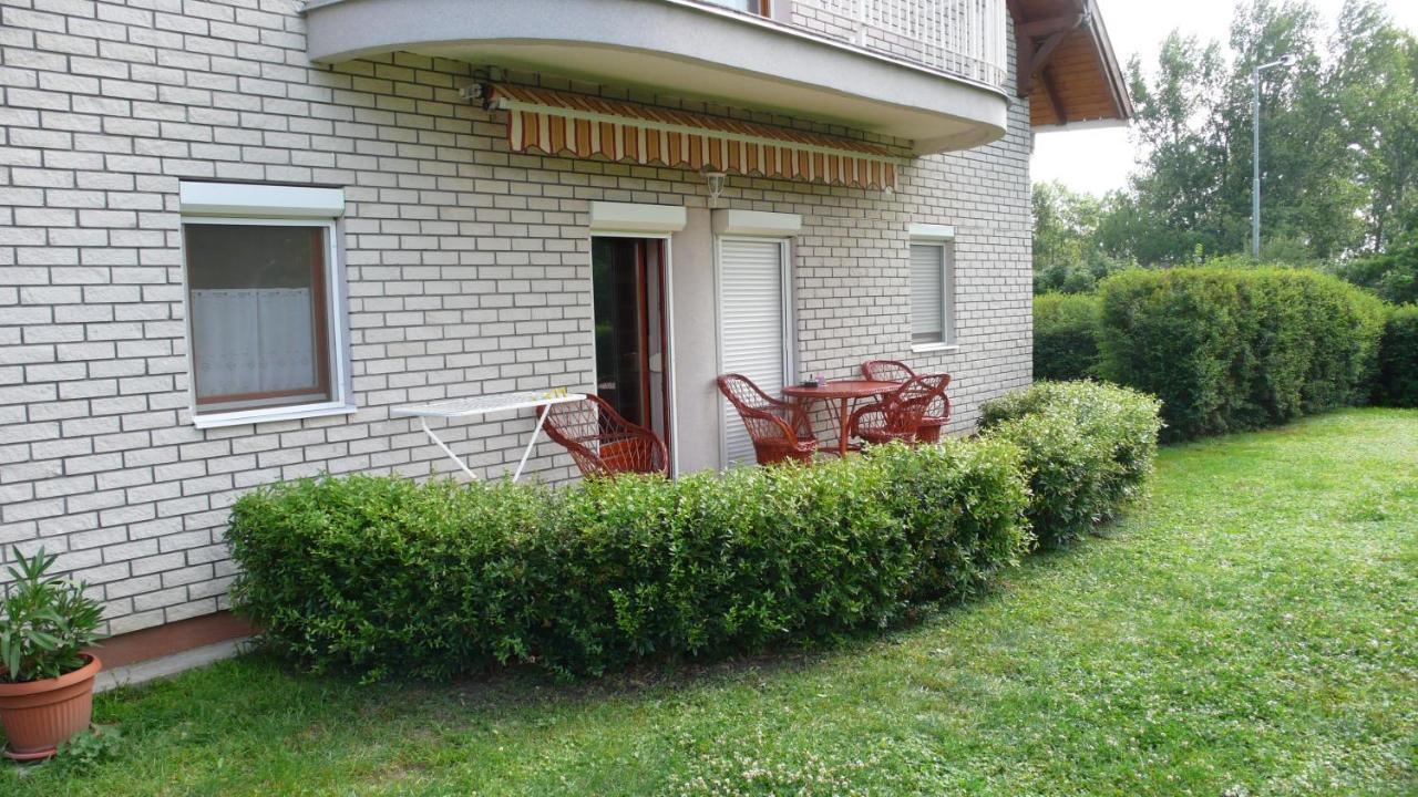 דירות Alsóörs Nyarido Apartman מראה חיצוני תמונה